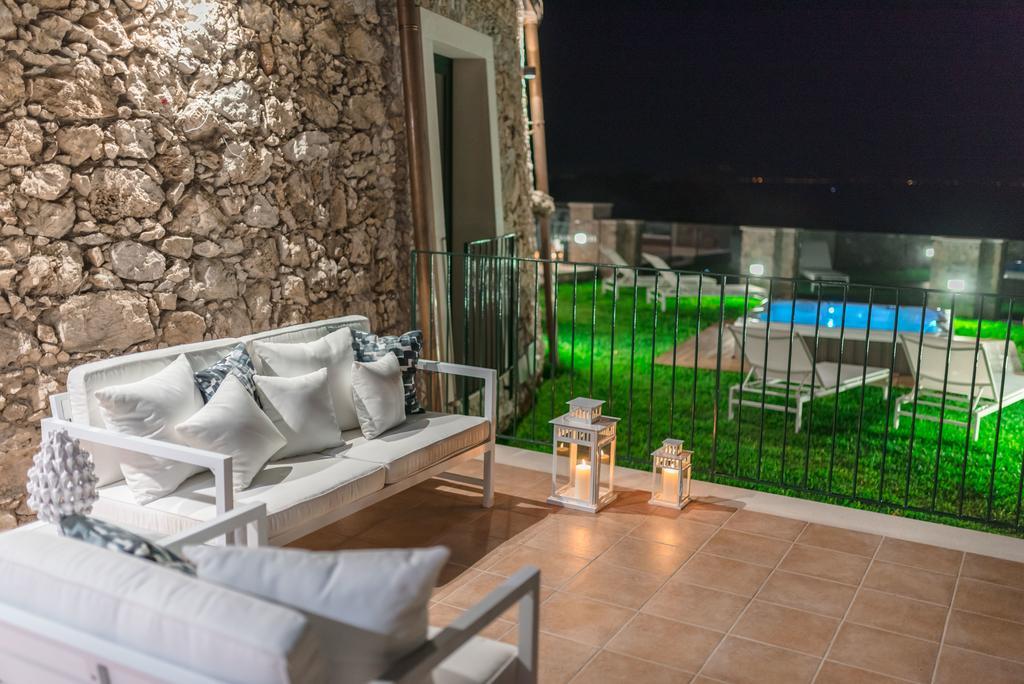 Sparviero Luxury Suites טאורמינה מראה חיצוני תמונה