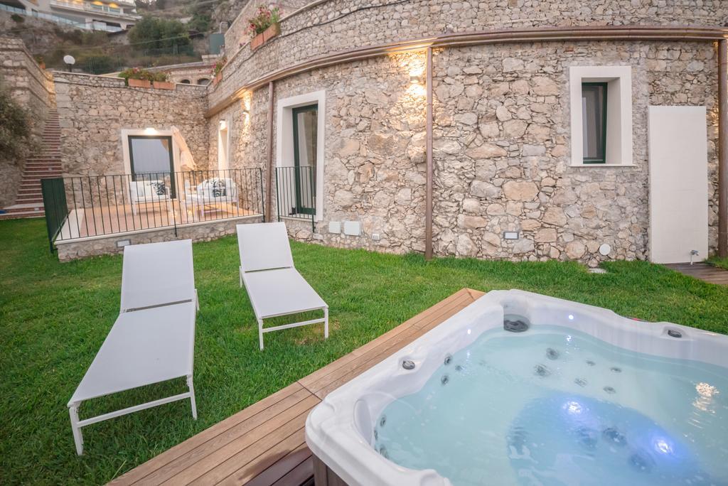 Sparviero Luxury Suites טאורמינה מראה חיצוני תמונה
